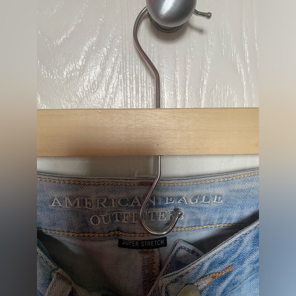 High-rise light wash American Eagle stretchy jeans - Picture 5 of 7